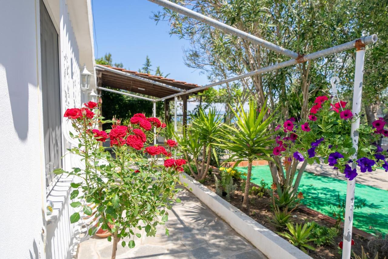 Little Villa - Walk To The Beach เทสซาโลนิกิ ภายนอก รูปภาพ