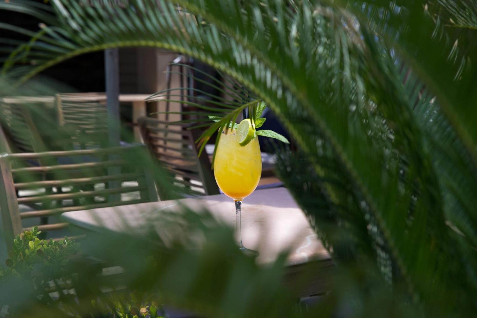 Little Villa - Walk To The Beach เทสซาโลนิกิ ภายนอก รูปภาพ